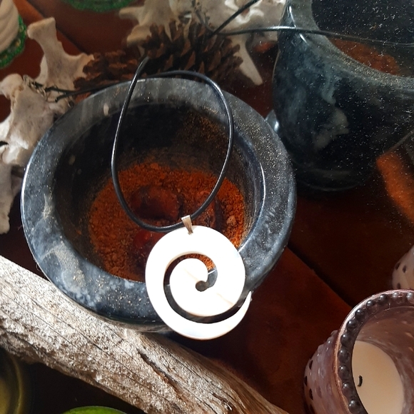 Spiral Shell Necklace - Picture 2 of 2